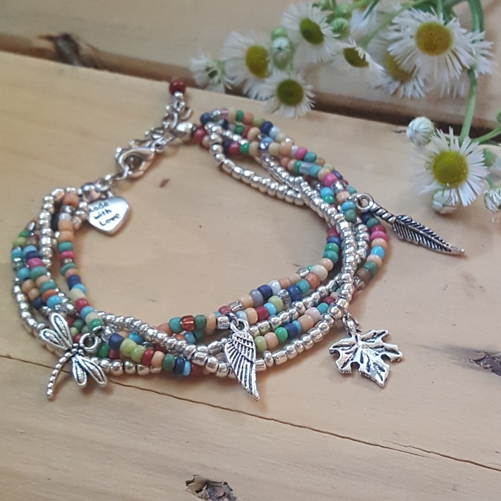 Very pretty beaded charm bracelet